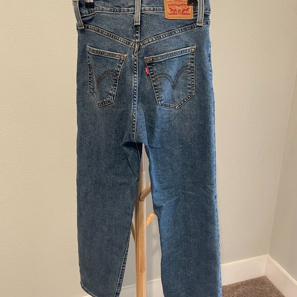 Levi's Jeans - Picture 2 of 3
